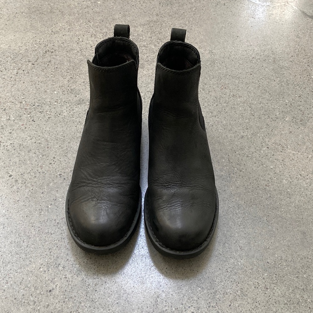 Black Chelsea boots